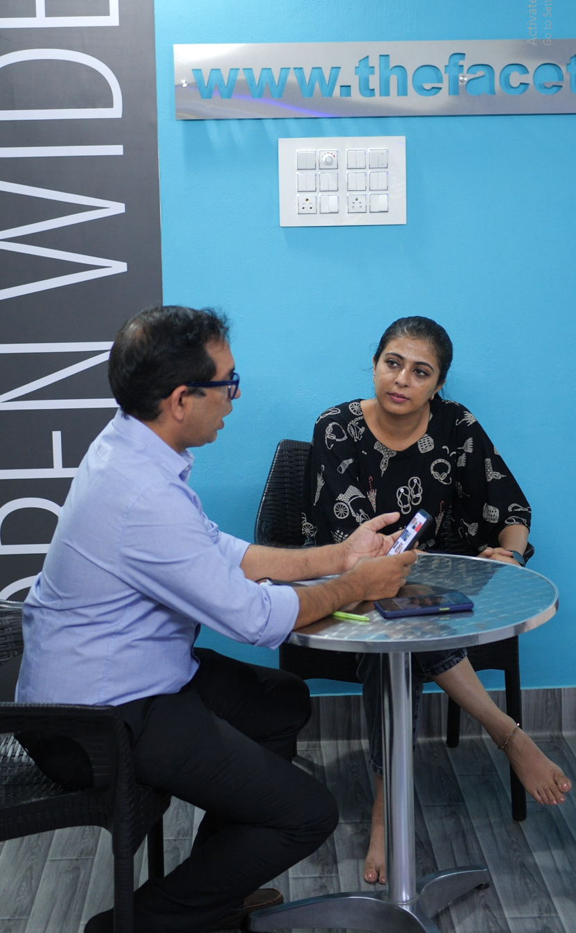 Leona clear aligner Image with Facets Dental Kochi, Kerala